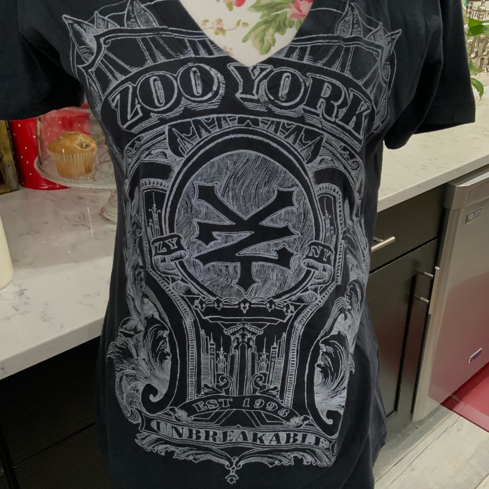 Zoo York Unbreakable Women’s XL Black T-Shirt V Neck Full Graphic 100% Cotton